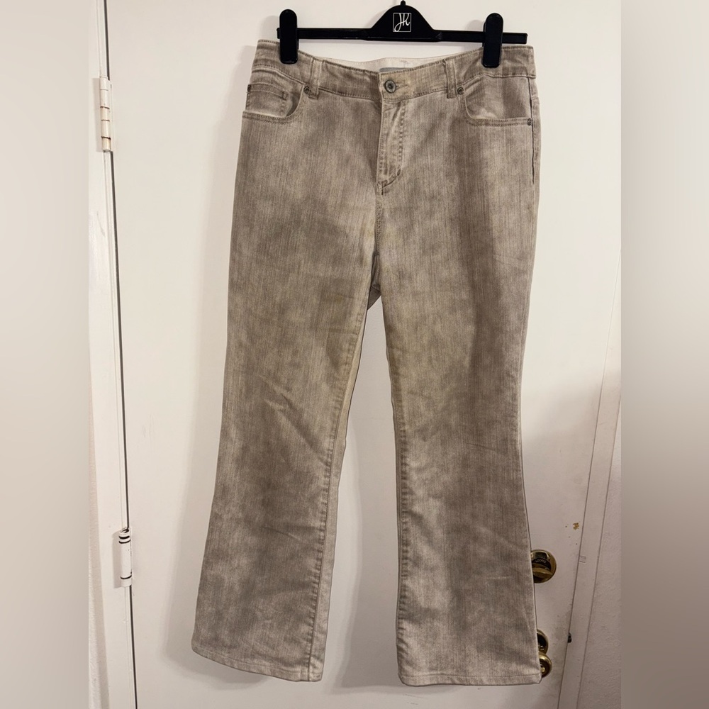 Chicos Platinum Denim 1.5 Short Ultimate Fit Flare Leg